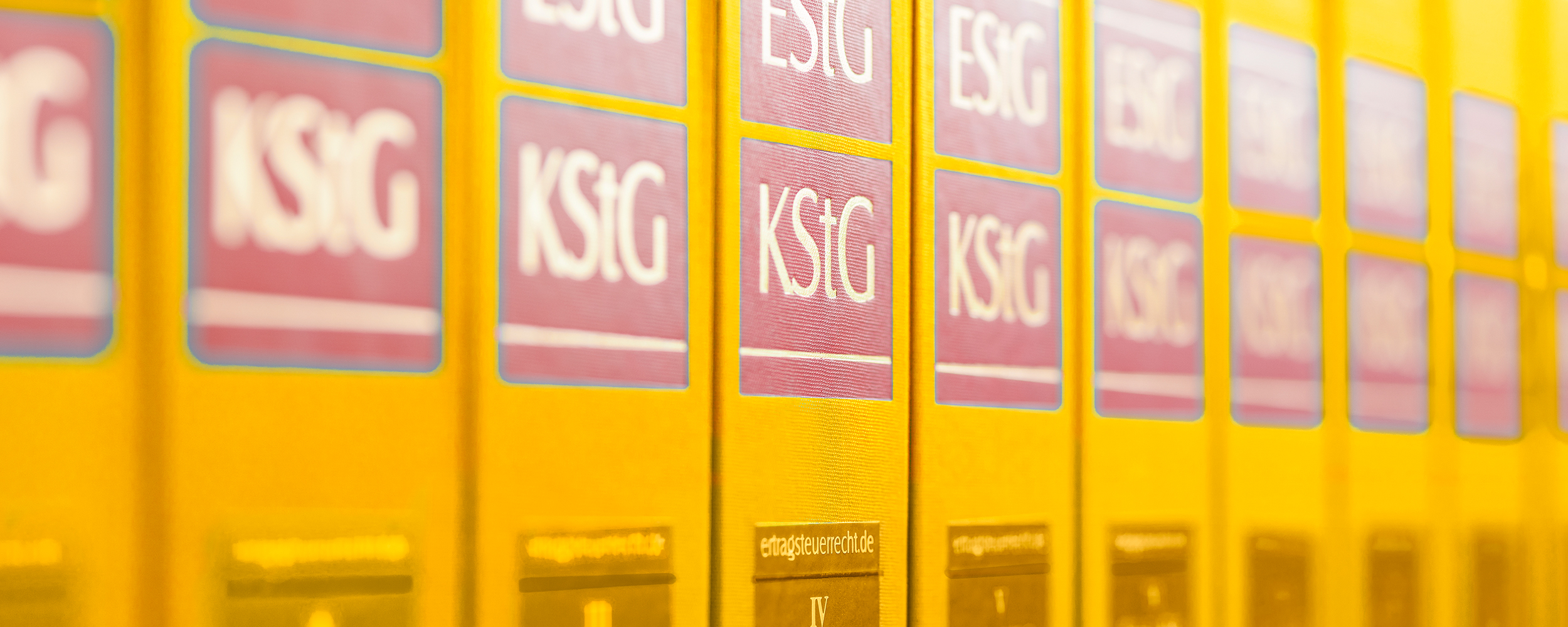 Bücher aus der Steuerkanzlei SWRP zu Einkommensteuergesetz und Körperschaftsteuergesetz